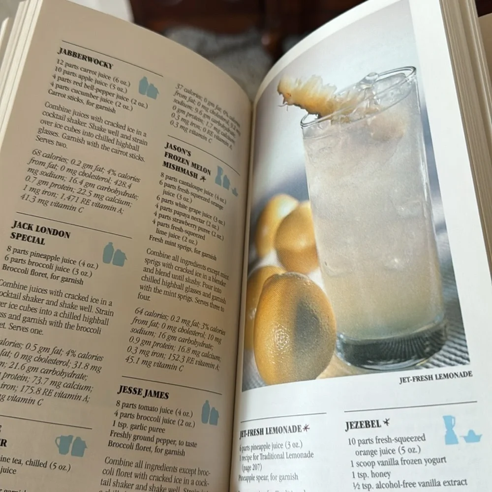 Smoothies, Shakes & Frappes 750 Refreshing Nourishing Drinks Book 1995 Vintage